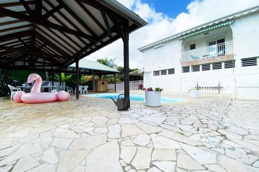 Charmant Appartement Avec Piscine Ле-Роберт Екстер'єр фото
