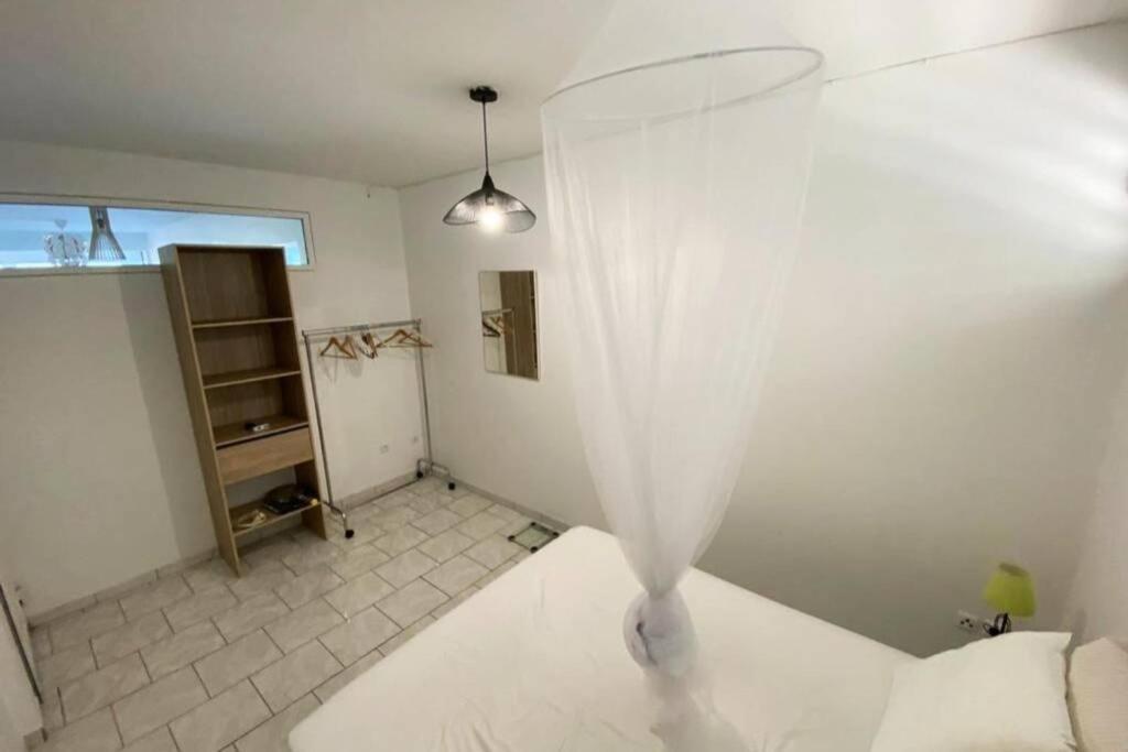 Charmant Appartement Avec Piscine Ле-Роберт Екстер'єр фото