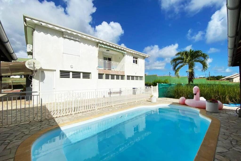 Charmant Appartement Avec Piscine Ле-Роберт Екстер'єр фото